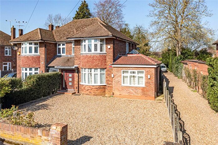 4 Bedroom Semi Detached House For Sale In Simplemarsh Road, Addlestone, Surrey, KT15
