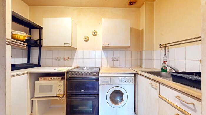 2 Bedroom Flat For Sale In Flat Lapwing Court, Eagle Drive, Colindale, NW9