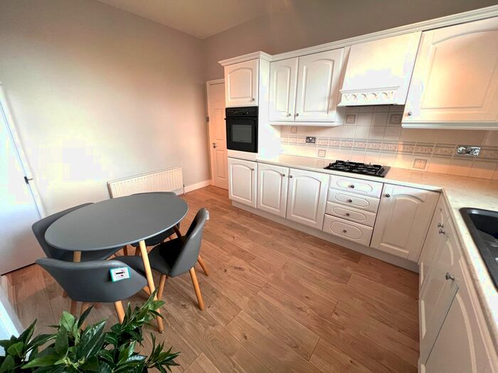 2 Bedroom Flat To Rent In Maclise Road, London, W14