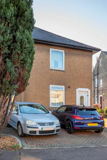 2 Bedroom Flat To Rent In Broomfield Crescent, Corstorphine, Edinburgh, EH12