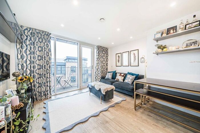 2 Bedroom Flat For Sale In Tooting High Street, Tooting, SW17