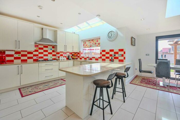 5 Bedroom Semi-Detached House To Rent In Kingston Road, Worcester Park, Epsom, KT19