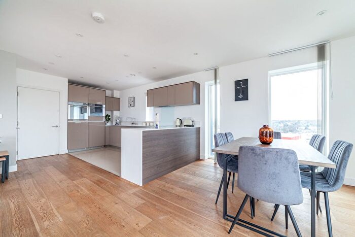 2 Bedroom Flat To Rent In Peartree Way, Greenwich, SE10