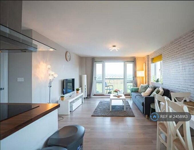 2 Bedroom Flat To Rent In Luscinia View, Reading, RG1