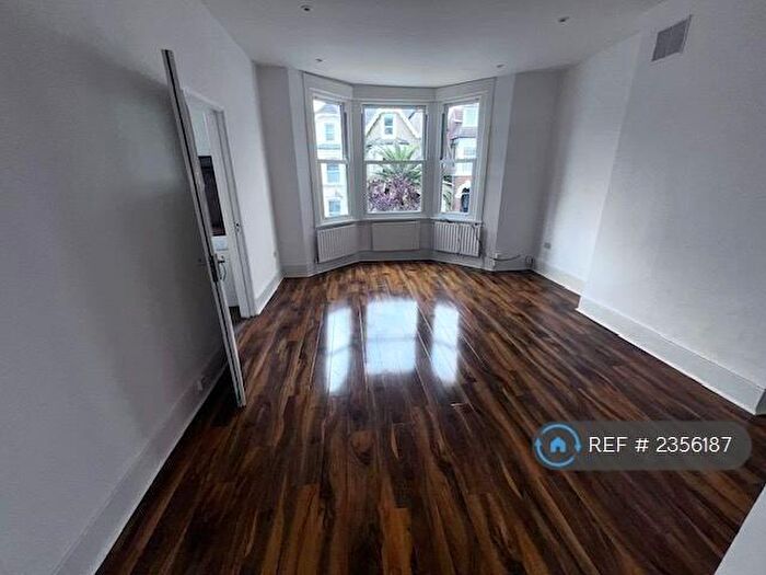 2 Bedroom Flat To Rent In London, Brixton, Herne Hill, Tulse Hill, West Dulwich, SE24