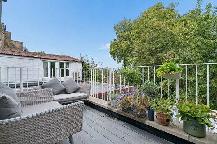 1 Bedroom Flat To Rent In Hill Rise, TW10