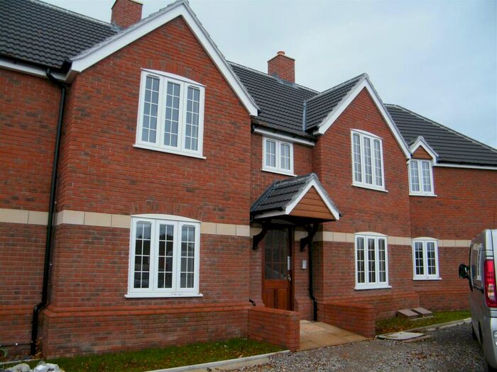 2 Bedroom Flat To Rent In Yeovil, BA21