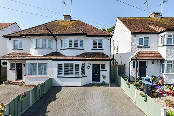 3 Bedroom Semi Detached House For Sale In Bradstow Way, Broadstairs, Kent, CT10