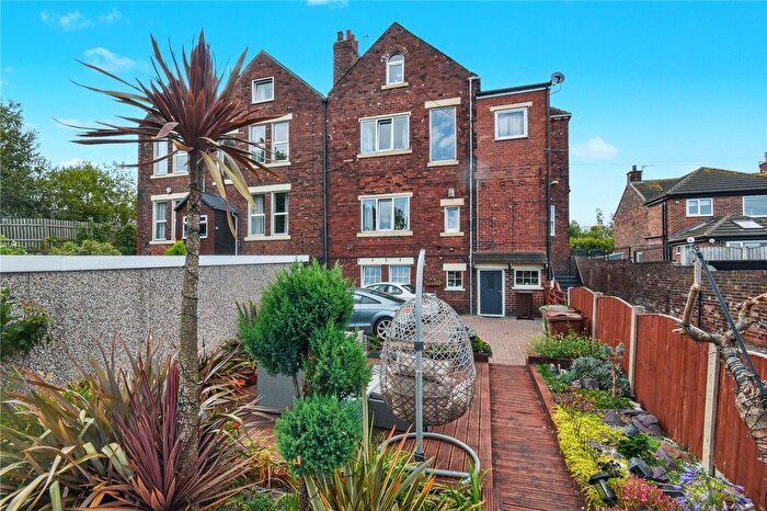 3 Bedroom Town House For Sale In Leeds Road, Glasshoughton, Castleford, West Yorkshire, WF10