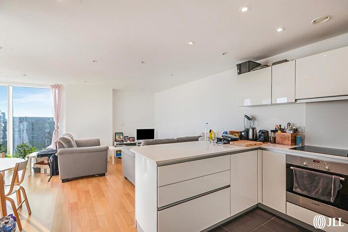 2 Bedroom Apartment To Rent In Woodberry Grove London, N4