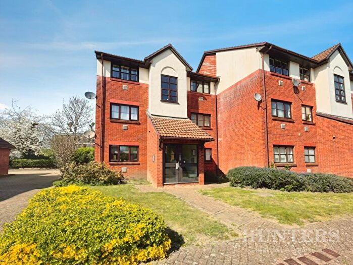 1 Bedroom Flat For Sale In Poppy Close, Hackbridge, SM6