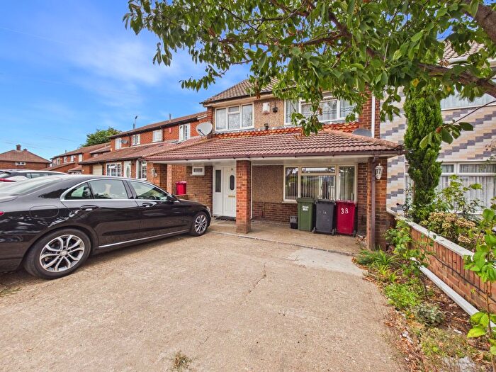 3 Bedroom Semi-Detached House To Rent In Northborough Road, Slough, Berkshire, SL2