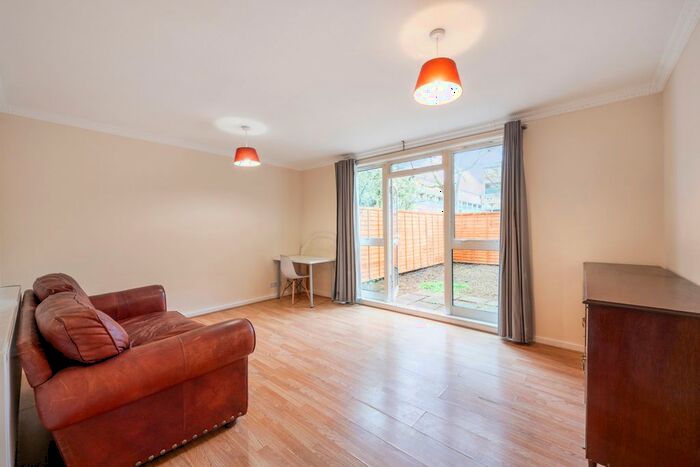 2 Bedroom Maisonette To Rent In Camden Street, Camden Town, NW1