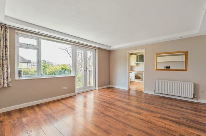 2 Bedroom Flat To Rent In Cumberland Road Bromley, BR2