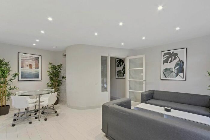 4 Bedroom Flat To Rent In Ickburgh Road, Hackney, E5