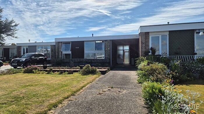 2 Bedroom Bungalow For Sale In Marina Drive, Brixham, TQ5