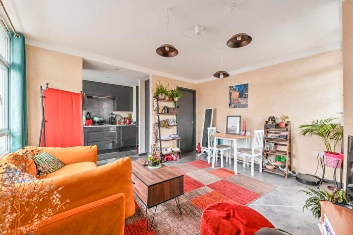 1 Bedroom Flat For Sale In Shaw Court, Clapham Junction, London, SW11