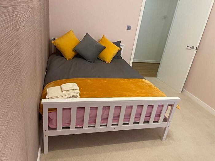 2 Bedroom Flat To Rent In Stretton Court, Wey Road, Weybridge, KT13