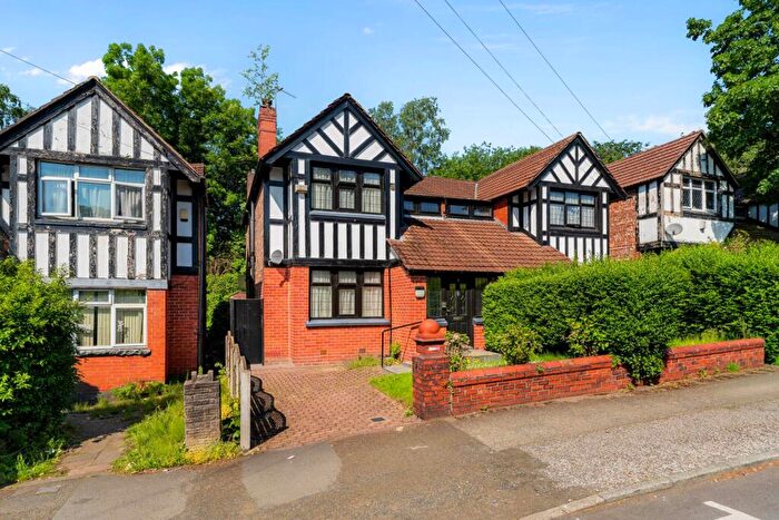 3 Bedroom Semi-Detached House For Sale In Lichfield Drive, Prestwich, M25