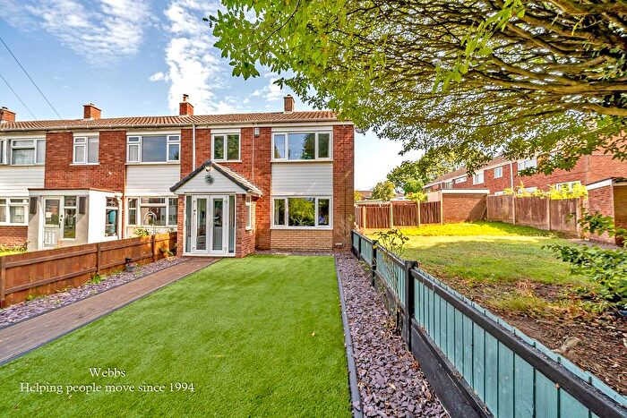 3 Bedroom End Of Terrace House For Sale In Earls Road, Walsall, WS4