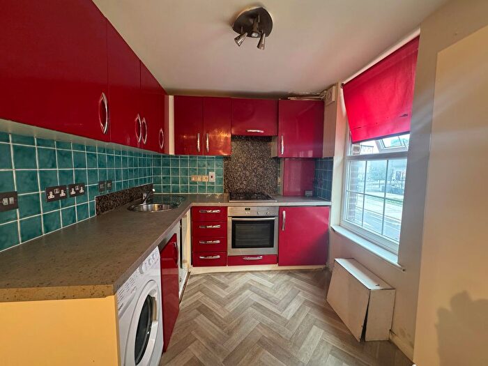 1 Bedroom Flat To Rent In High Street, Sutton, SM1