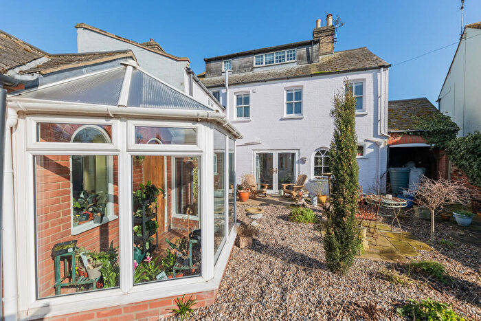 5 Bedroom Detached House For Sale In The Pump House, High Road, NR31