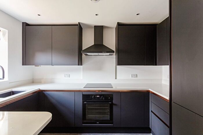 3 Bedroom Flat To Rent In Howerd Way, London, SE18