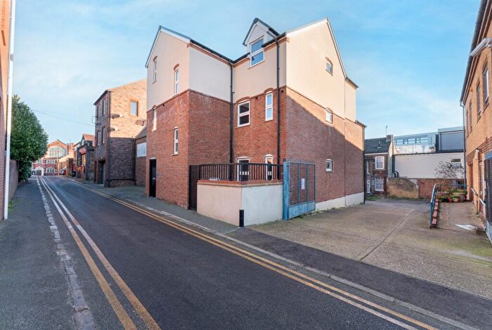 6 Bedroom Detached House To Rent In Windsor Walk, Luton, Beds, LU1