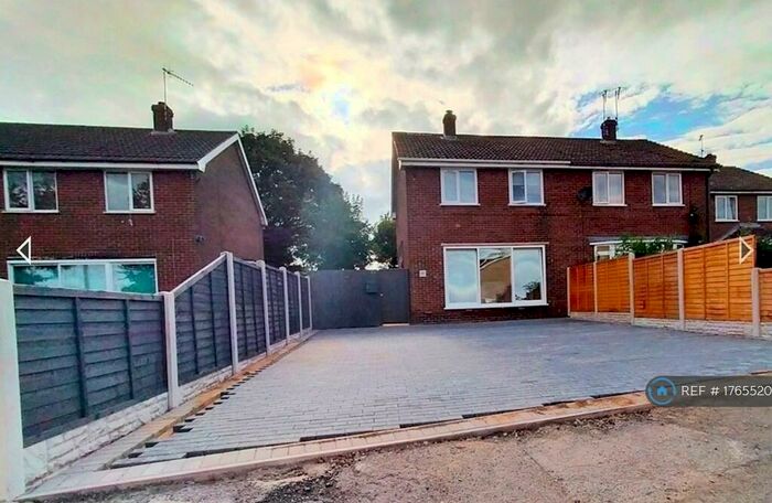 3 Bedroom Semi-Detached House To Rent In Ralph Road, Chesterfield, S43