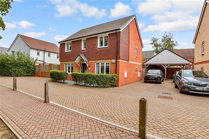 4 Bedroom Detached House For Sale In Blenheim Place, Headcorn, Kent, TN27