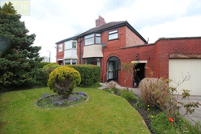 2 Bedroom Flat To Rent In Flixton Road, Urmston, Manchester, M41