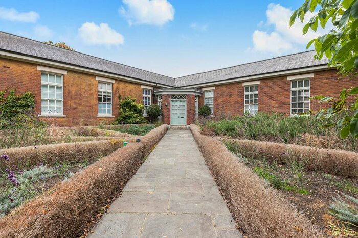 2 Bedroom Apartment To Rent In The Parade, Caversfield, OX27