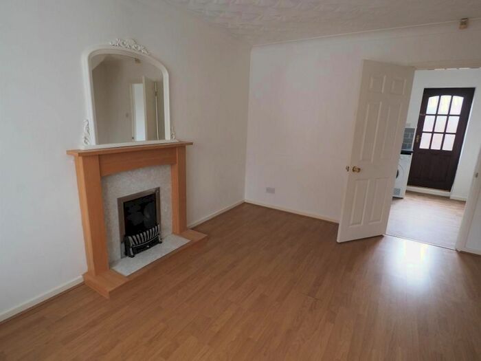 2 Bedroom Semi-Detached House To Rent In Cundall Close, Hull, HU9