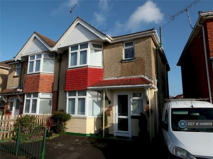 3 Bedroom Semi-Detached House To Rent In Warren Avenue, Southampton, SO16