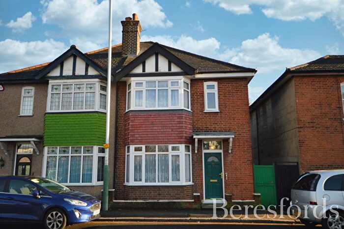 3 Bedroom Semi Detached House For Sale In Upper Brentwood Road, Gidea Park, RM2