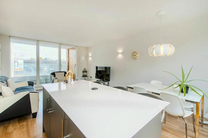 2 Bedroom Flat To Rent In Westcombe Hill, Greenwich, London SE10