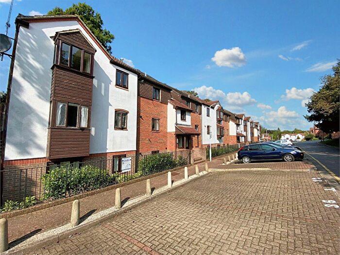 2 Bedroom Flat To Rent In Pages Lane, Uxbridge, Middlesex, Nocounty, UB8