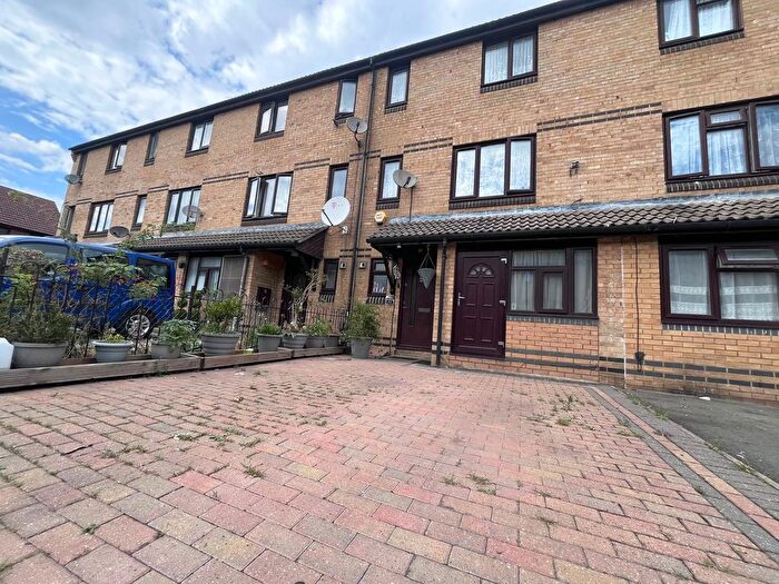 5 Bedroom Terraced House For Sale In Second Avenue, London, E13