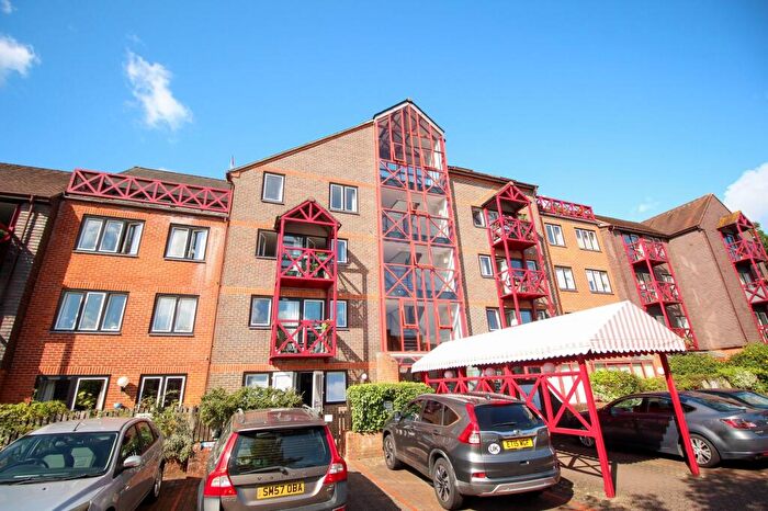 1 Bedroom Flat For Sale In The Mount, Mount Place The Mount, GU2