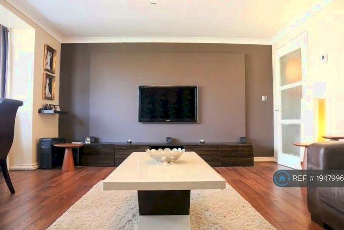 2 Bedroom Flat To Rent In Gainsborough House, Hove, BN3