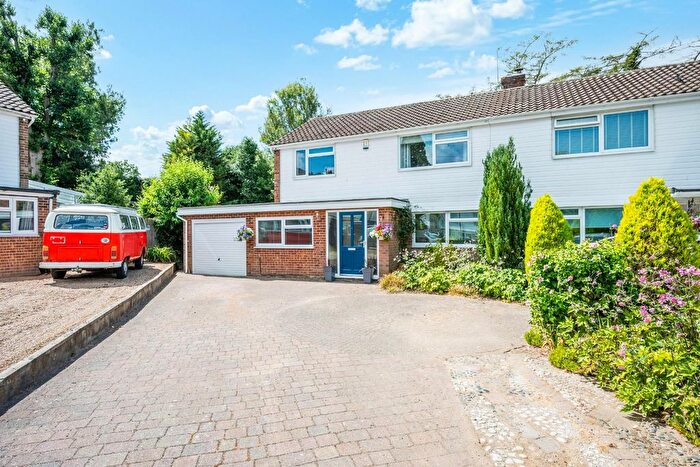 4 Bedroom Semi-Detached House For Sale In Avenue Close, Tadworth, KT20