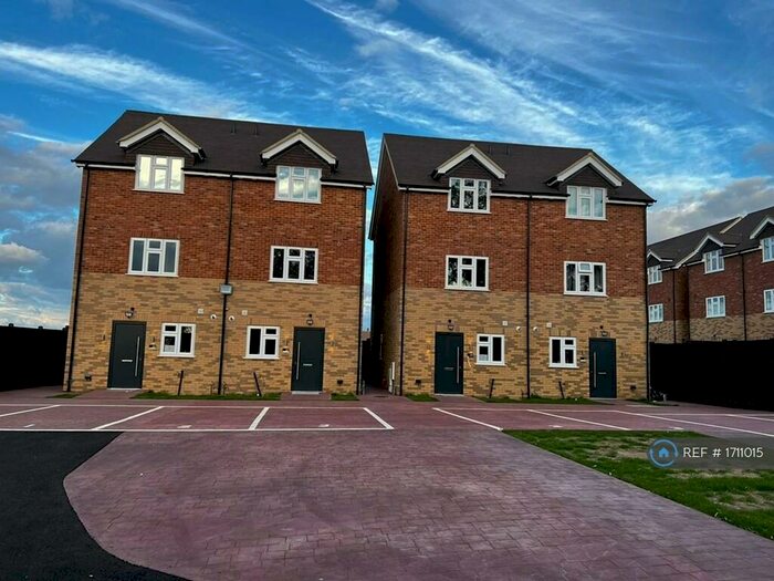 4 Bedroom Semi-Detached House To Rent In Tithe Farm Road, Houghton Regis, Dunstable, LU5