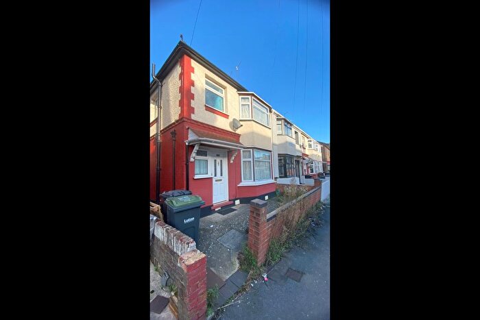 3 Bedroom Semi-Detached House To Rent In Holland Road, Luton, LU3