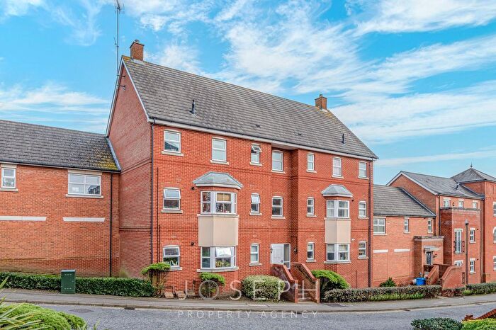 2 Bedroom Flat For Sale In Bramley Hill, Ipswich, IP4