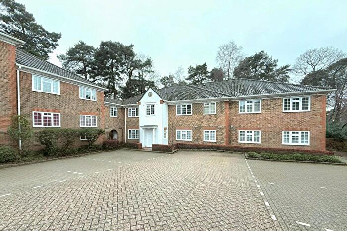 1 Bedroom Flat For Sale In Fairway Heights, Camberley, Surrey, GU15