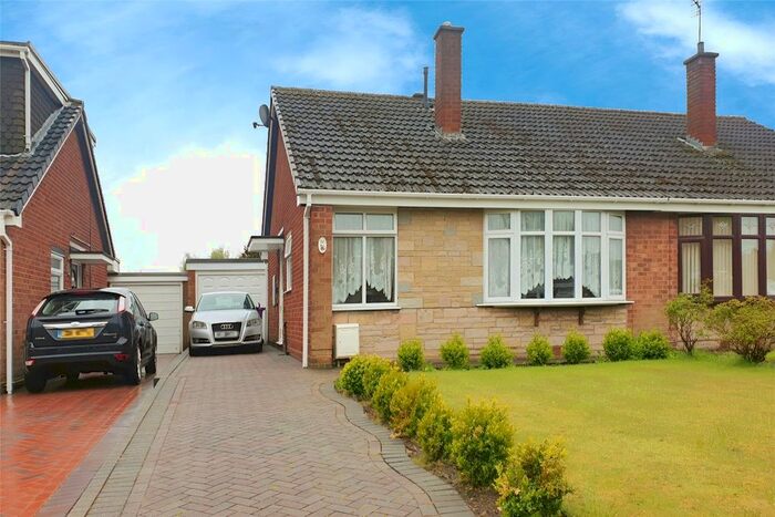 2 Bedroom Bungalow To Rent In Lyndale Drive, Wolverhampton, WV11