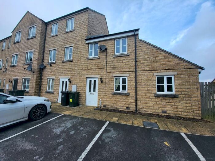 3 Bedroom Property To Rent In Brackenhill Mews, Great Horton, Bradford, BD7
