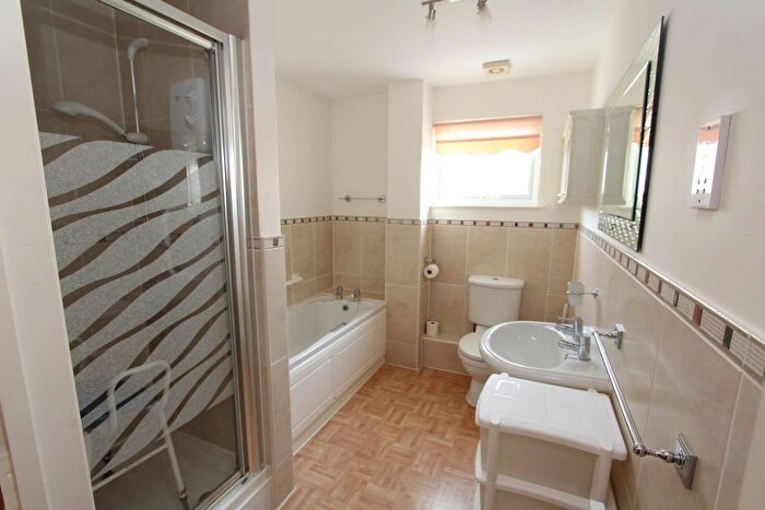 1 Bedroom Flat For Sale In Hart Road, Thundersley, SS7