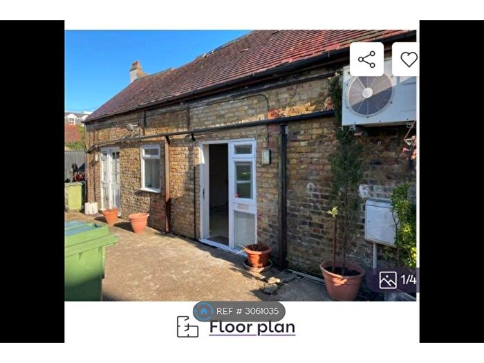 2 Bedroom Bungalow To Rent In Bushy Park Road, Teddington, TW11