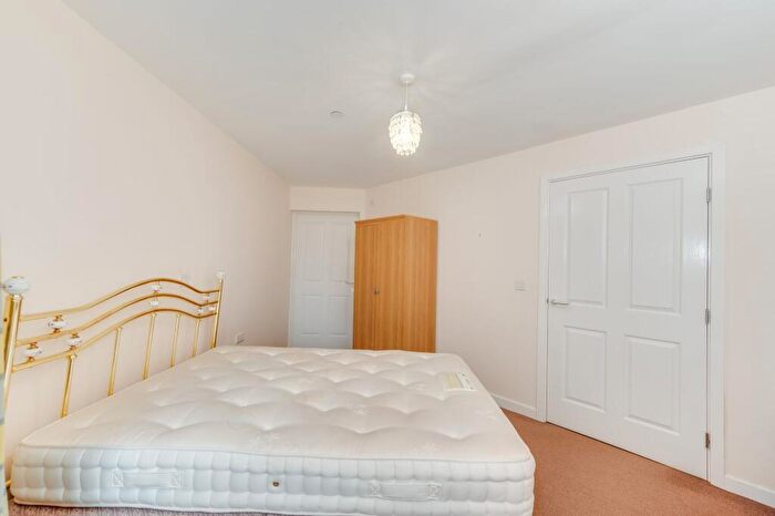 2 Bedroom Flat For Sale In Dyche Road, White Willows, S8